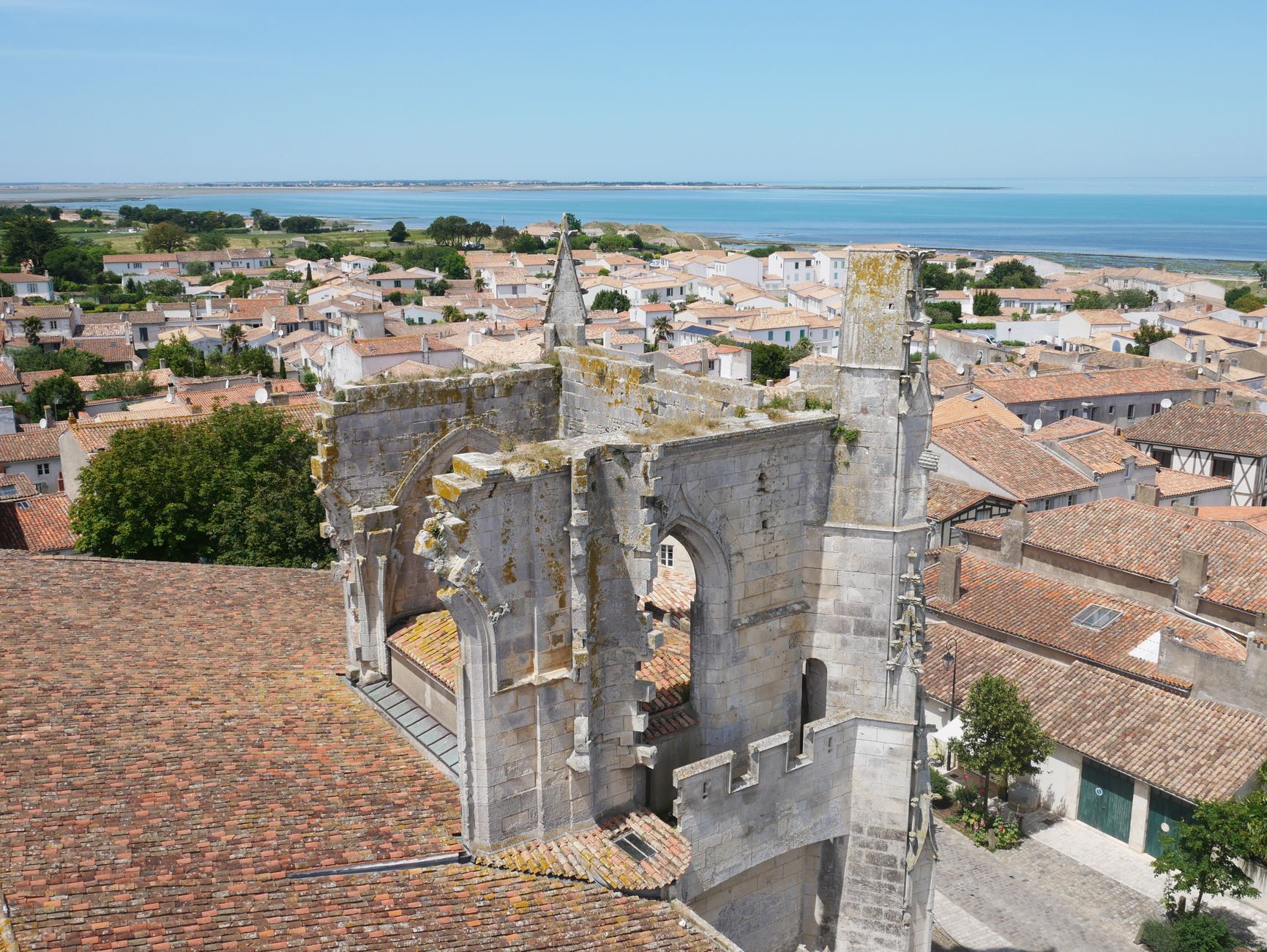 Bâchage de toiture équipe à Metz